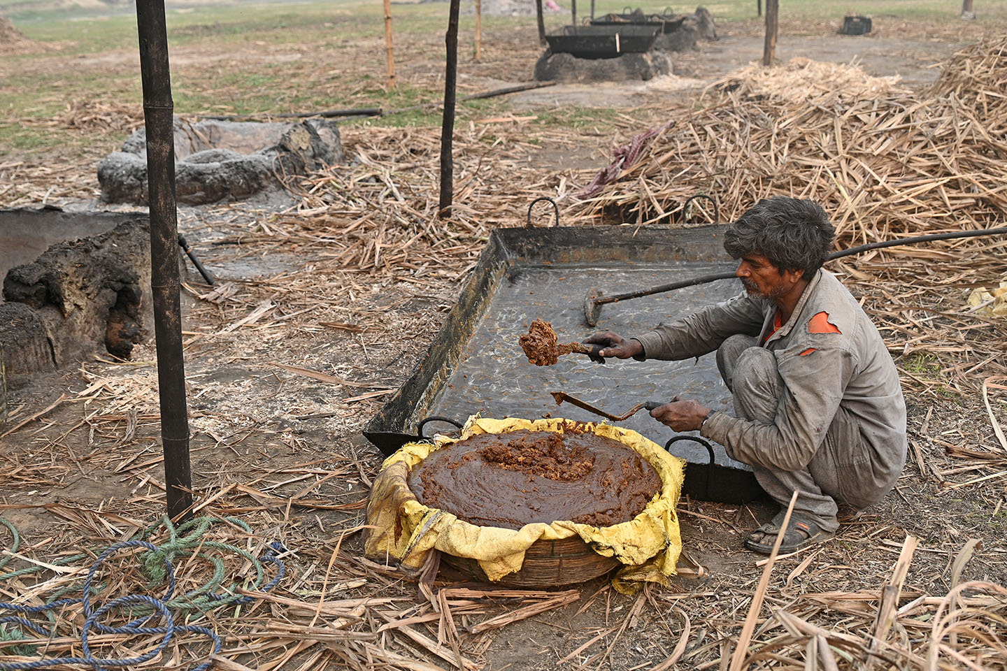 तयार भइसकेको सखर ।