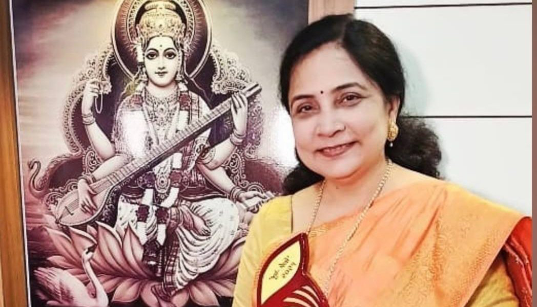 भारतीय कवियत्री पारुल खक्कर ।