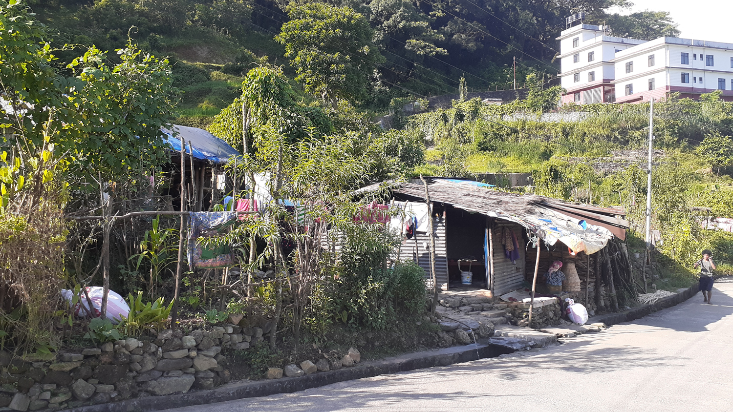 धादिङको गाउँ छोडेर पोखरा सरेकाको घर । तस्वीरः अनुप पौडेल/शिलापत्र