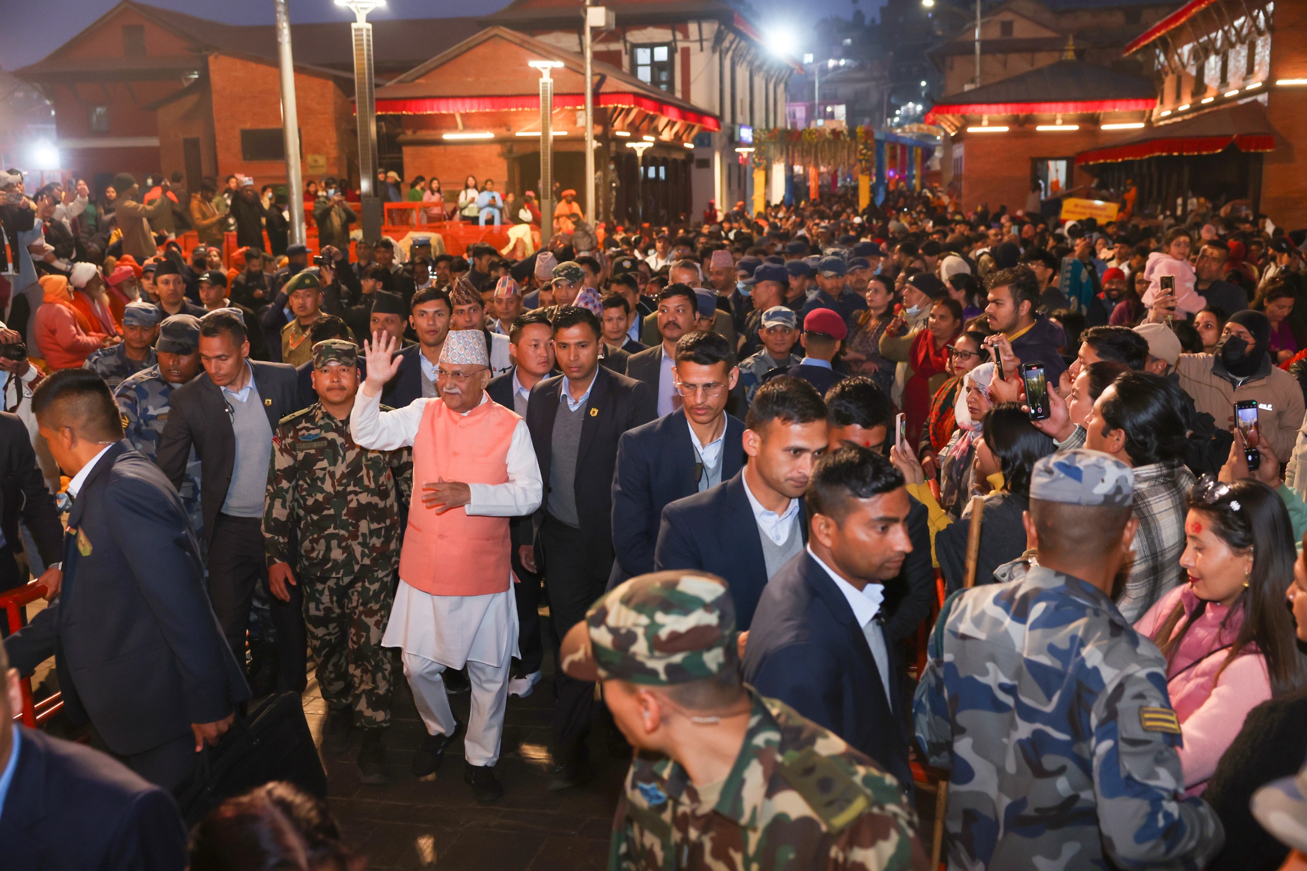 महाशिवरात्रिको पूर्वसन्ध्यामा प्रधानमन्त्री पशुपतिमा