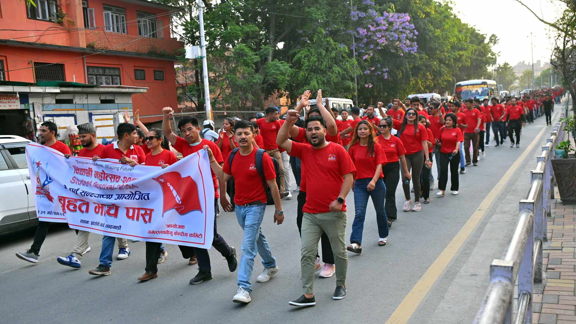 काठमाडौंमा एमालेनिकट अनेरास्ववियुको मार्चपास (तस्वीरहरू) 