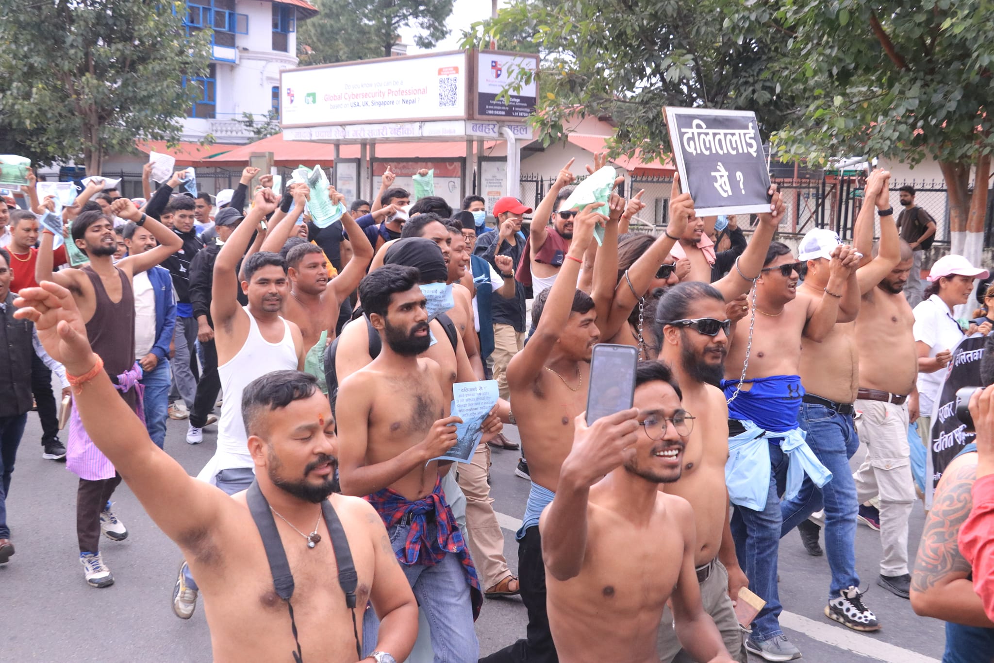 अधिकारको माग गर्दै दलित युवाको अर्धनग्न प्रदर्शन