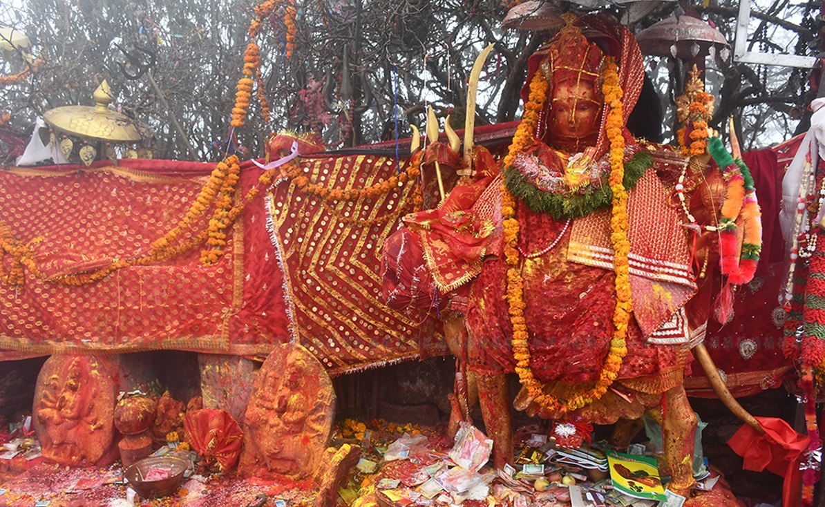 पाथीभरामा एकै दिन पुगे करिब ६ हजार भक्तजन