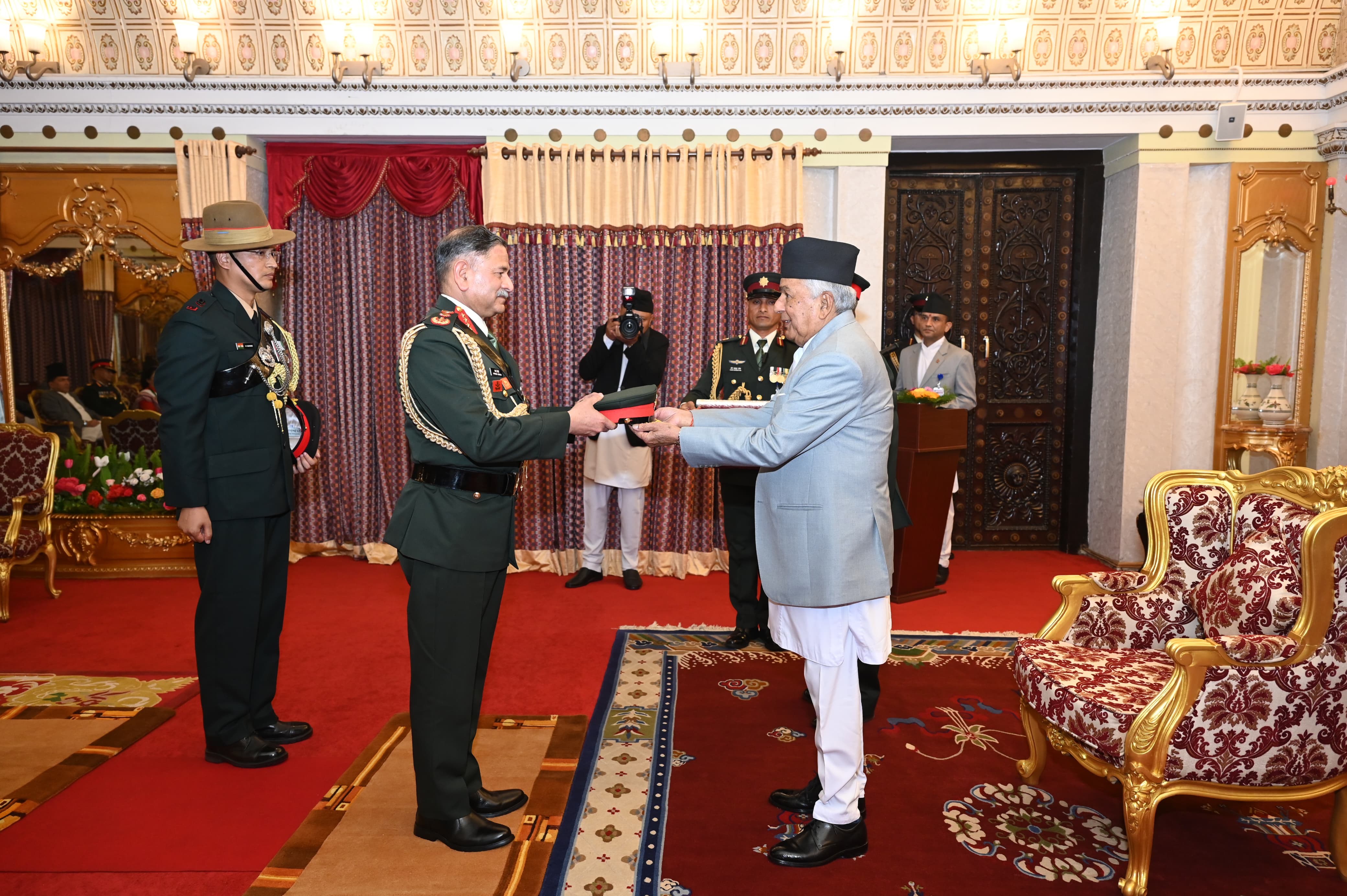 भारतीय स्थल सेनाध्यक्ष द्विवेदीलाई मानार्थ प्रधानसेनापतिको दर्ज्यानी चिह्न प्रदान 