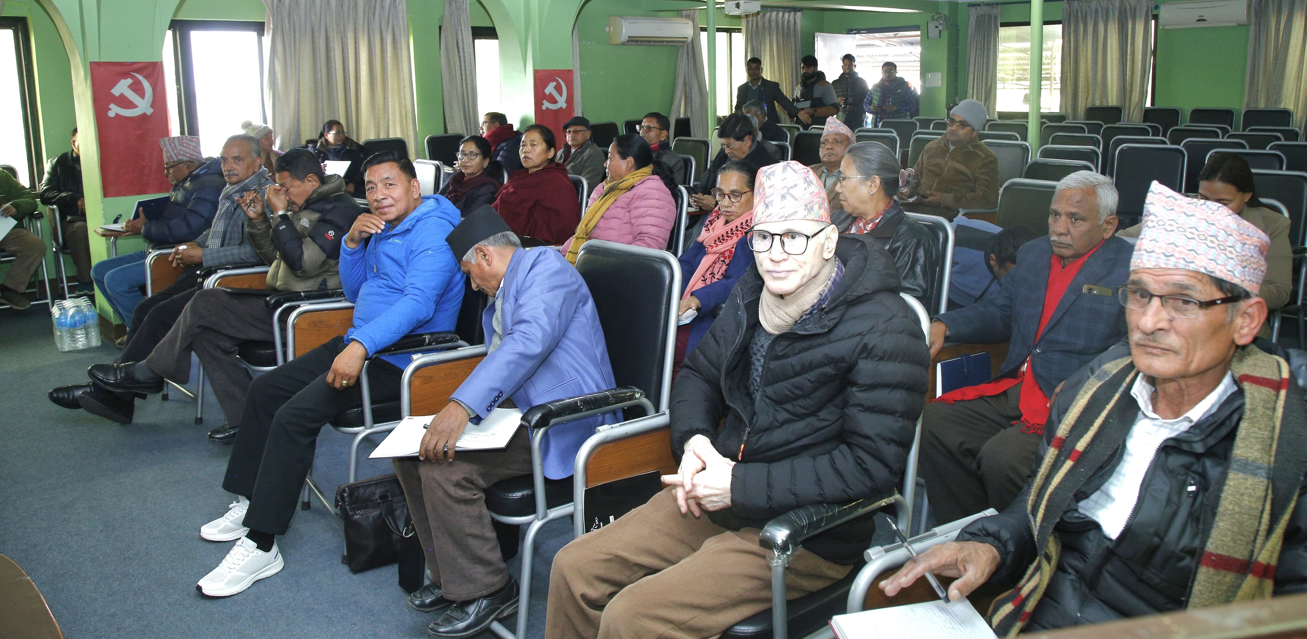 वर्षमान र जनार्दनसँग दिक्क प्रचण्ड काउन्टरमा अघि बढाउँदै छन् पासाङ