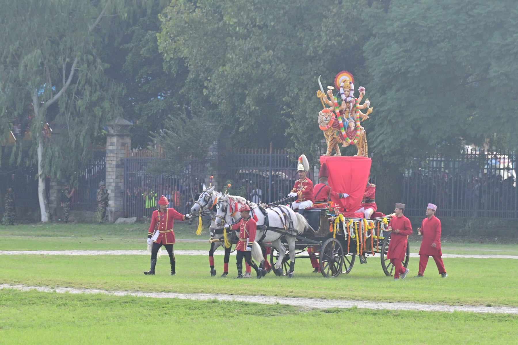 टुँडिखेलमा सेनाको फूलपाती बढाइँ, सैन्य परेडमा जे देखियो (तस्वीरहरू)