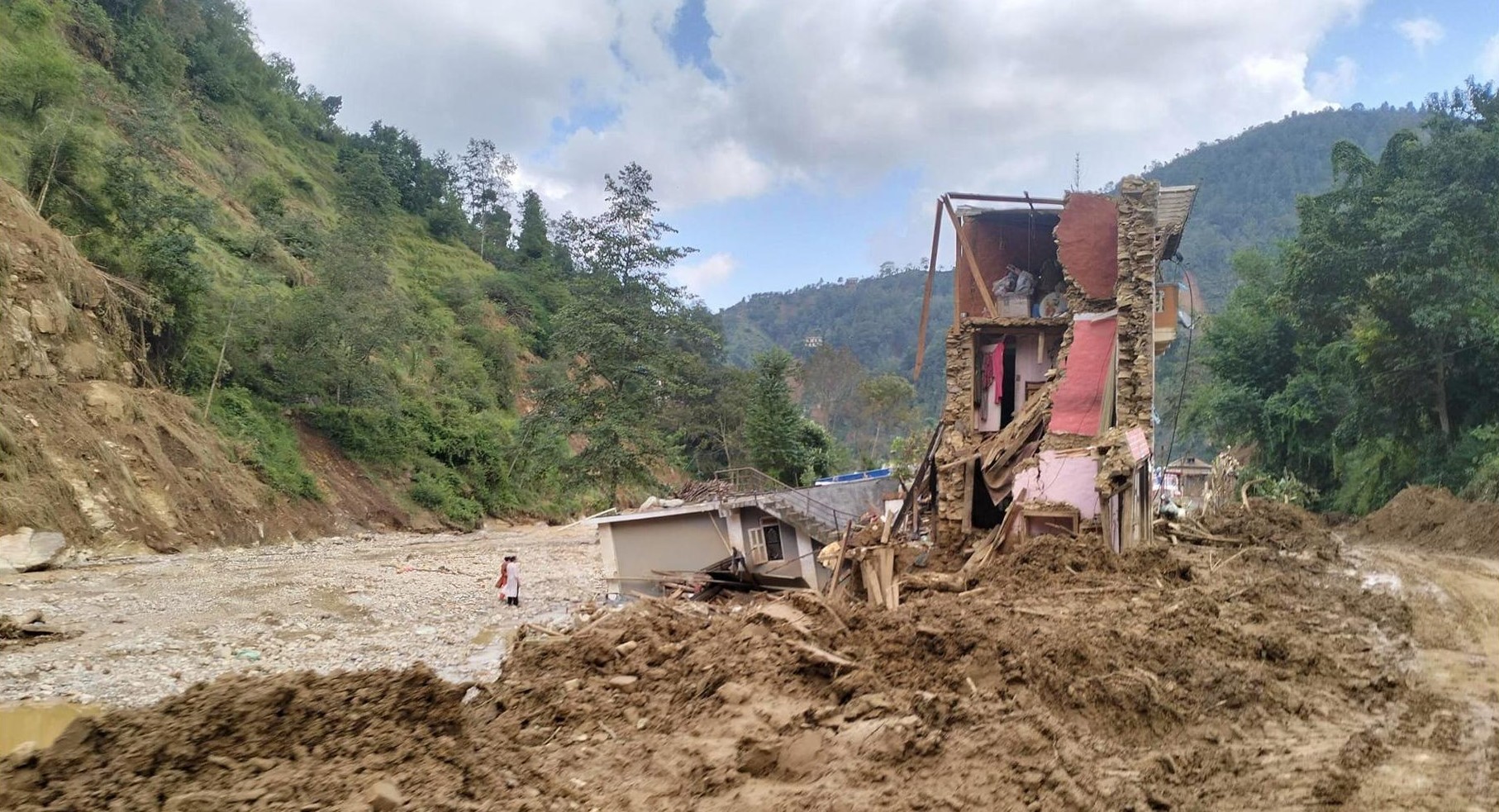 बाढीपहिरोको एक महिनामा पनि भएन क्षतिको पूर्ण विवरण सङ्कलन