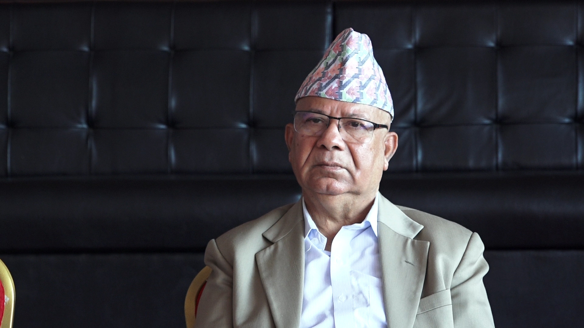सरकारमा बस्न पनि नसक्ने, छाड्न पनि नसक्ने अवस्थामा माधव नेपाल