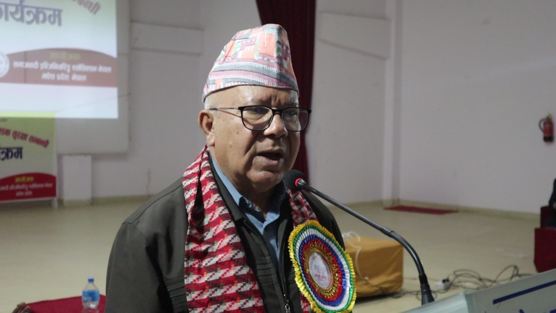 राष्ट्रिय राजनीतिमा तमासा हेरिरहेका छौँः अध्यक्ष नेपाल