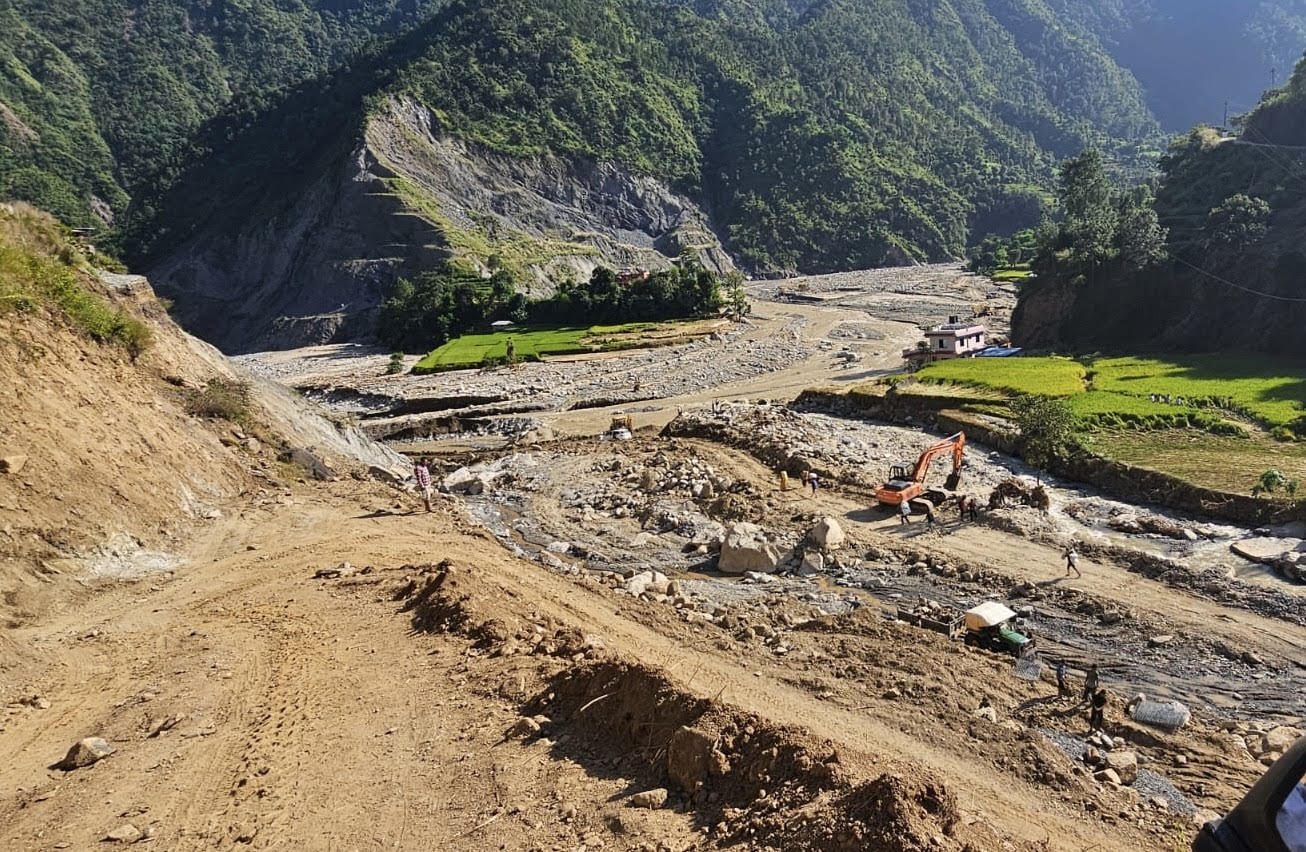 बीपी राजमार्गः चौकी डाँडामा एकतर्फी अस्थायी सडक निर्माण