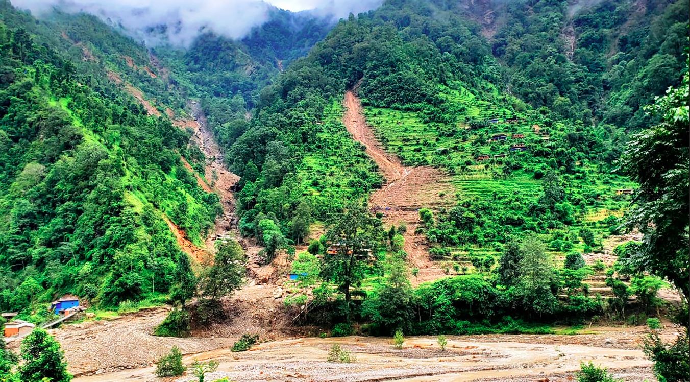 अव्यवस्थित ग्रामीण सडकले बिगार्‍यो गाउँको सुन्दरता 