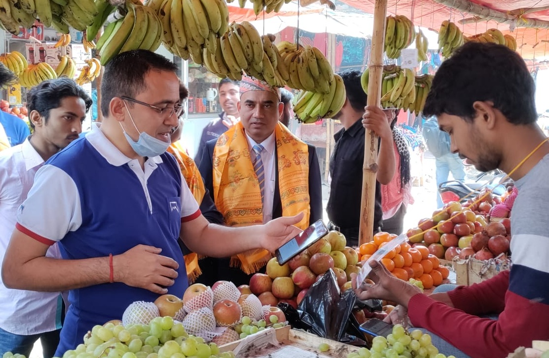 उपत्यकाबाहिर पनि विस्तार हुँदै क्यूआर कारोबार, कलैयाको तरकारी तथा फलफूल बजारमा सुरू