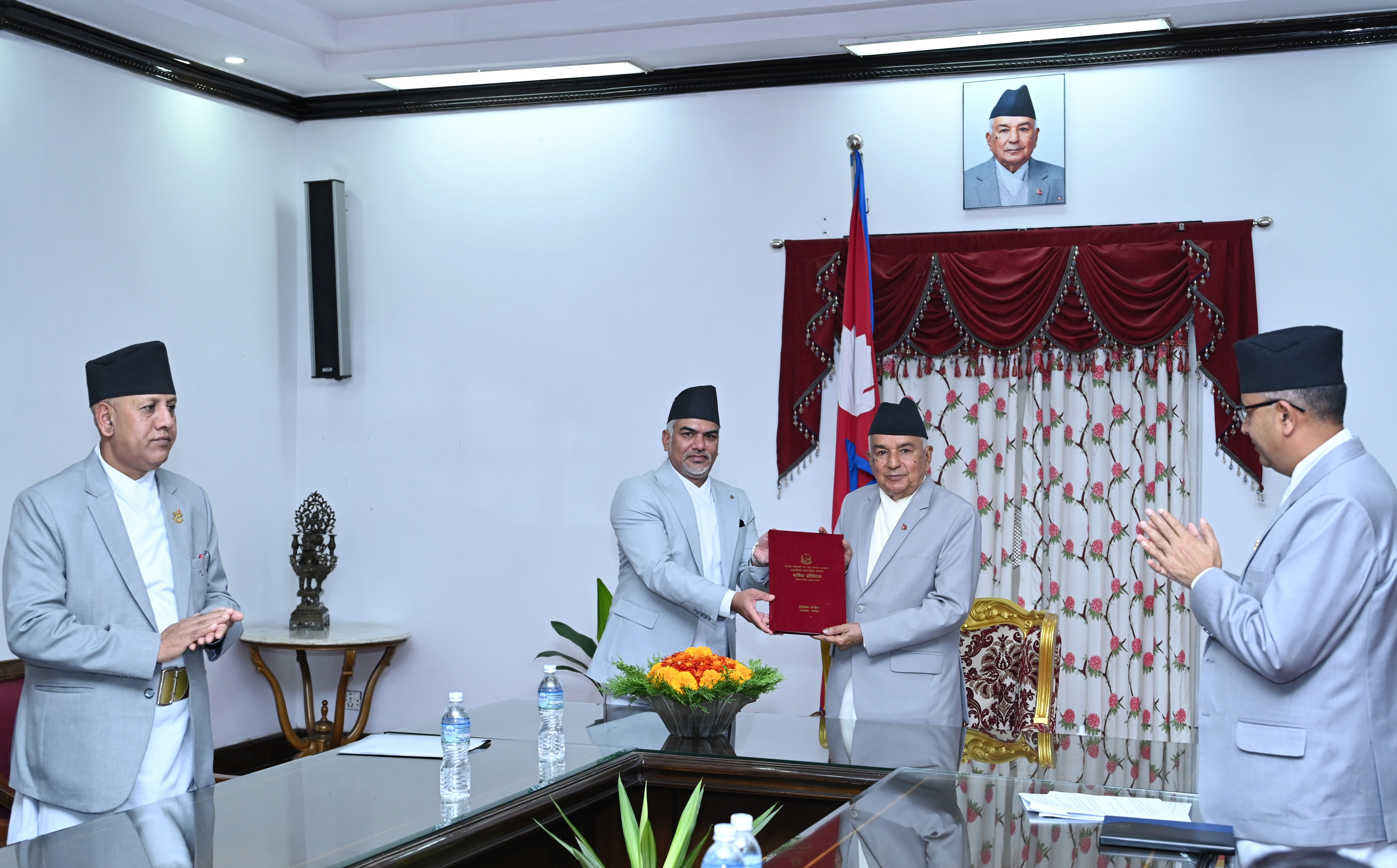 मुस्लिम, थारु र जनजाति आयोगको वार्षिक प्रतिवेदन राष्ट्रपतिलाई बुझाइयो 