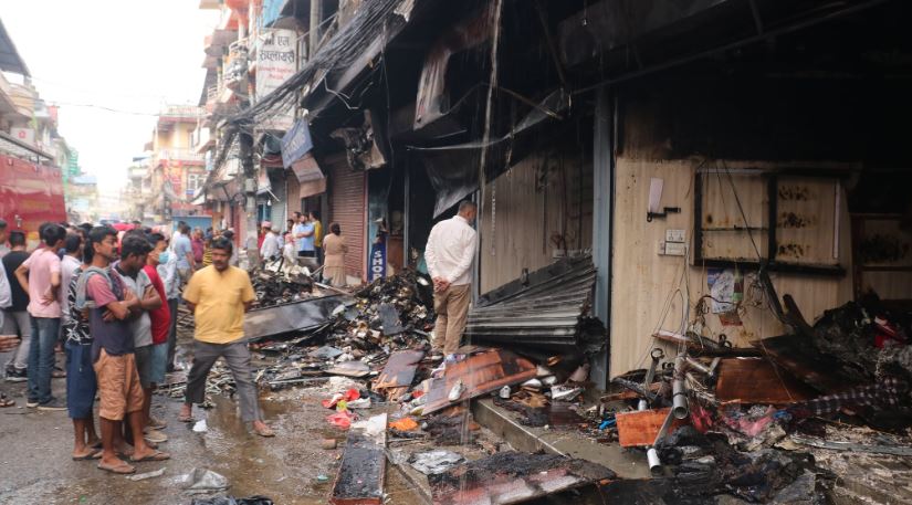 नारायणगढको चारतले भवनमा आगलागी, राति लागेकाे आगाे बिहान मात्र नियन्त्रणमा