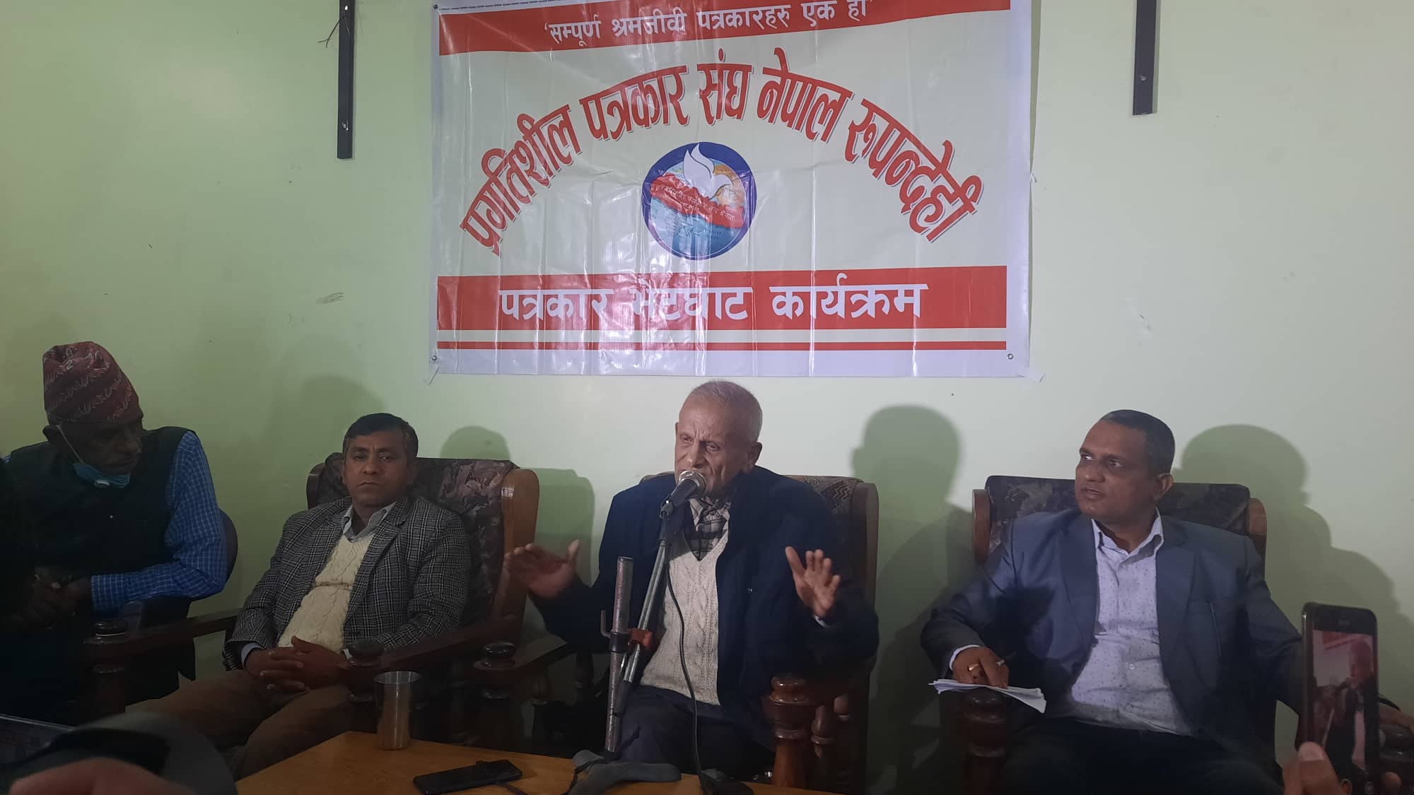 माेहनविक्रम सिंह भन्छन्, 'सर्वाेच्चले संविधानका आक्रमणकारीलाई हराइदियो'