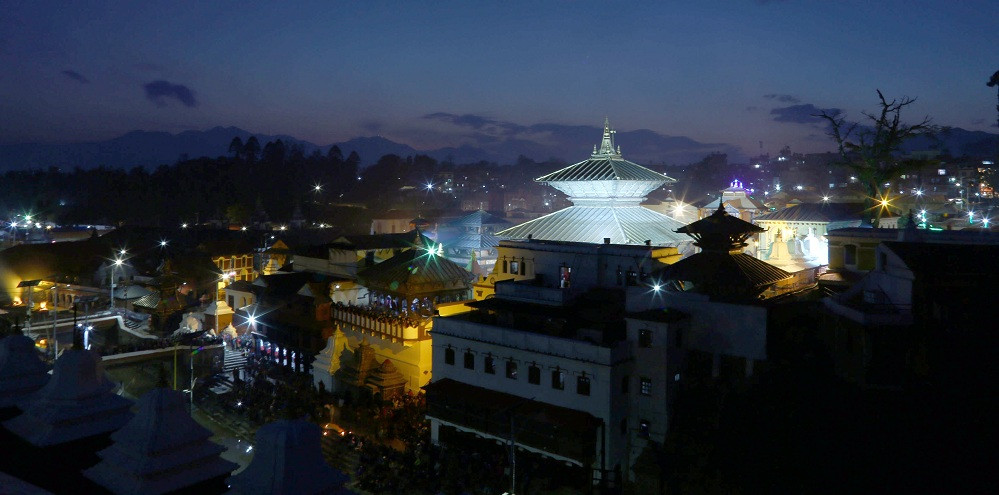 आजदेखि पशुपति क्षेत्रका सबै मन्दिर बन्द, सुरक्षाकर्मी परिचालन गरी ढोकाबाटै फर्काइयो दर्शनार्थी