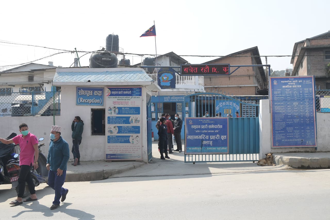 नागरिकमाथि बल प्रयाेगकाे विराेध गर्दा बालाजु सडक विस्तारपीडित आठ जनाविरुद्ध मुद्दा चलाउँदै प्रहरी