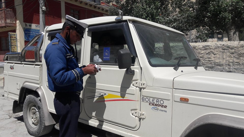 अबदेखि बैंकबाट मात्र हाेइन, क्युआर कोर्डमार्फत पनि तिर्न सकिने छ ट्राफिक जरिवाना