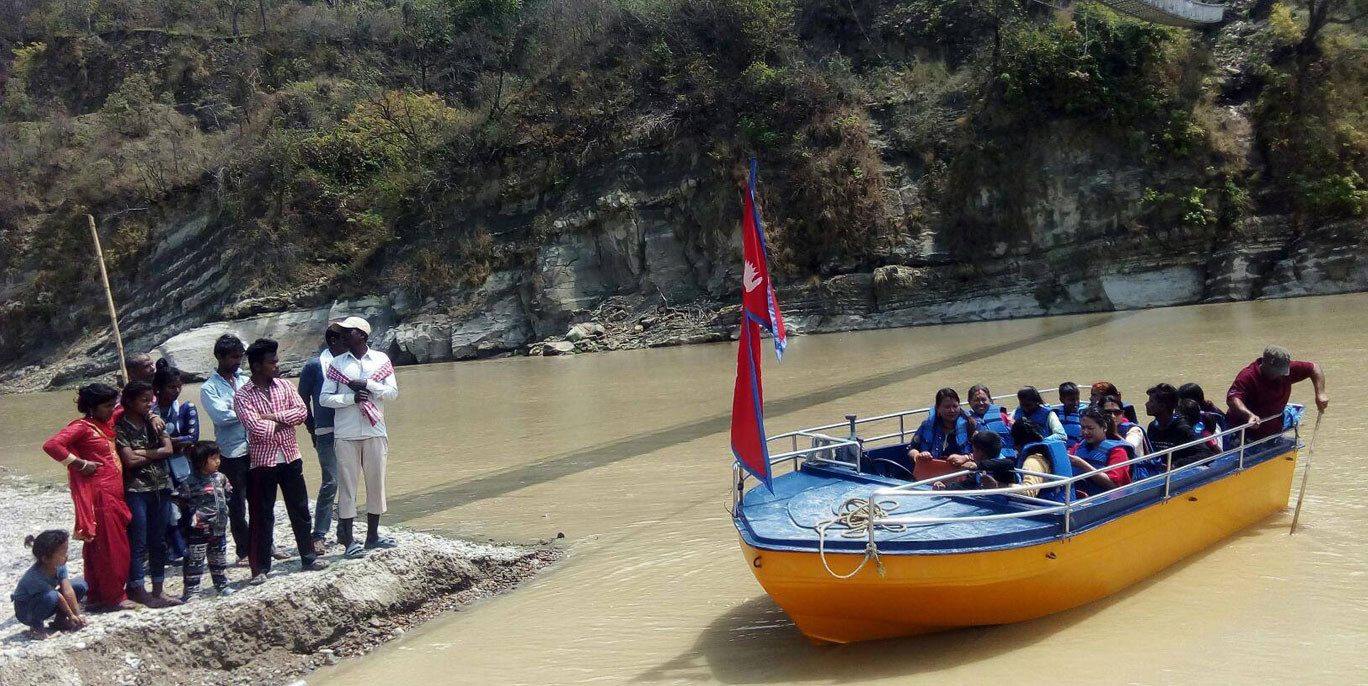 तीन ठूला नदीमा पानीजहाज सञ्चालनको तयारी