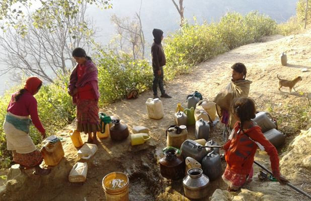 संखुवासभाका विभिन्न ठाउँमा खानेपानी अभावले बसाइँ सरायो