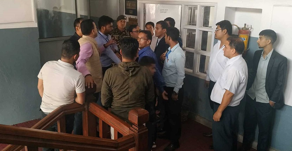 उद्योग मन्त्रालयभित्र के भयो यस्तो ?