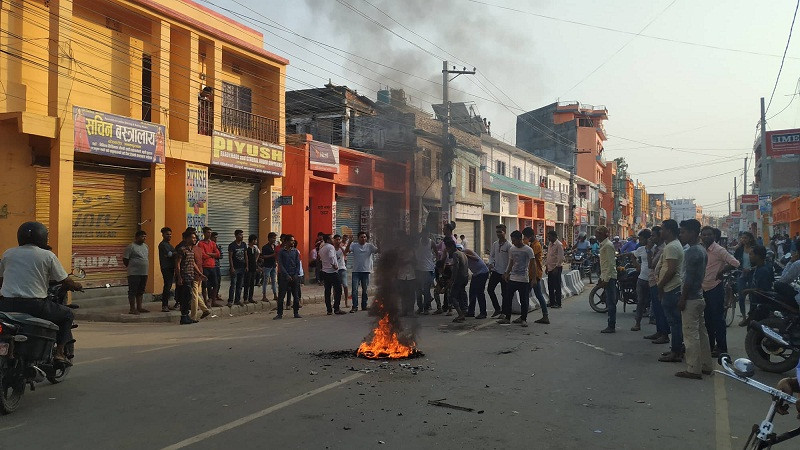 वडाअध्यक्षले टेलर सञ्चालकलाई कुटे, जनकपुरमा तनाव