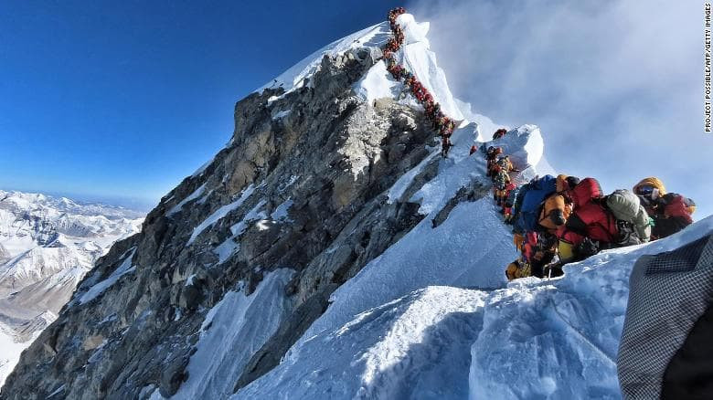 सगरमाथा आरोहण गर्न गएका रुसी नागरिकको लेक लागेर मृत्यु 