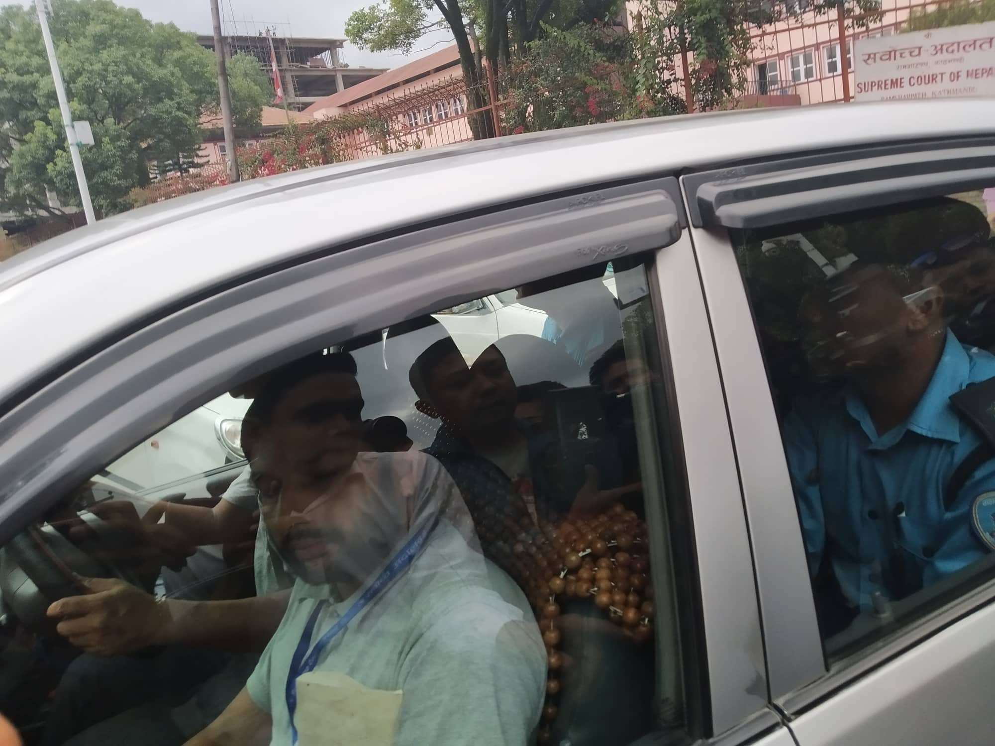 स्यालुट खाँदै जेल गए पूर्वआईजीपी ठकुरी