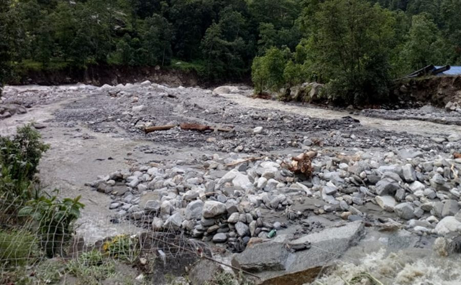 भोटेकोसीमा बाढीः चार जलविद्युत् आयोजनामा क्षति, दुई जना बेपत्ता