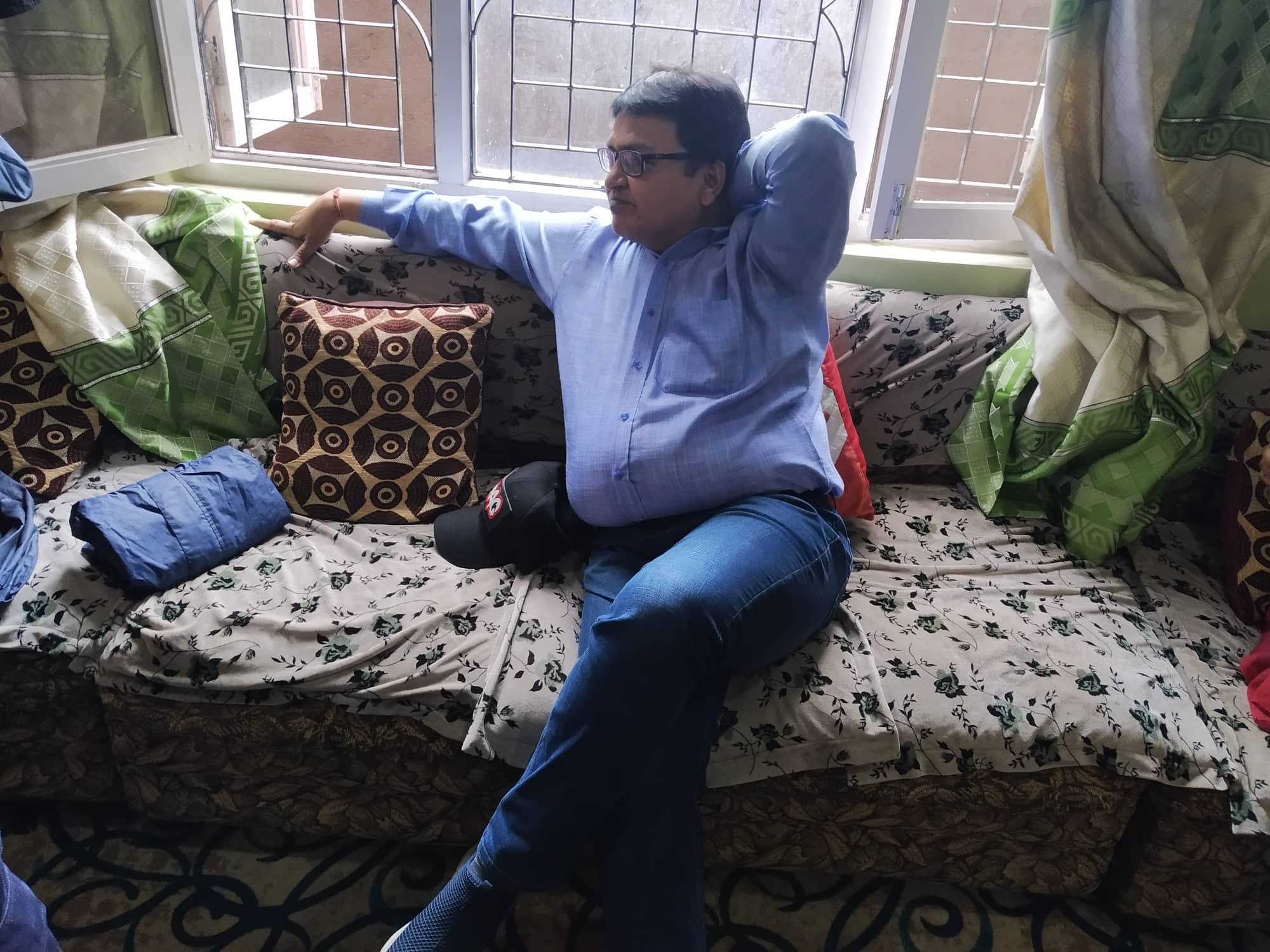 एक जिबीको मेमोरीलाई ६४ जिबी बनाएर बेच्ने मोवाइल पसलमा प्रहरीको छापा