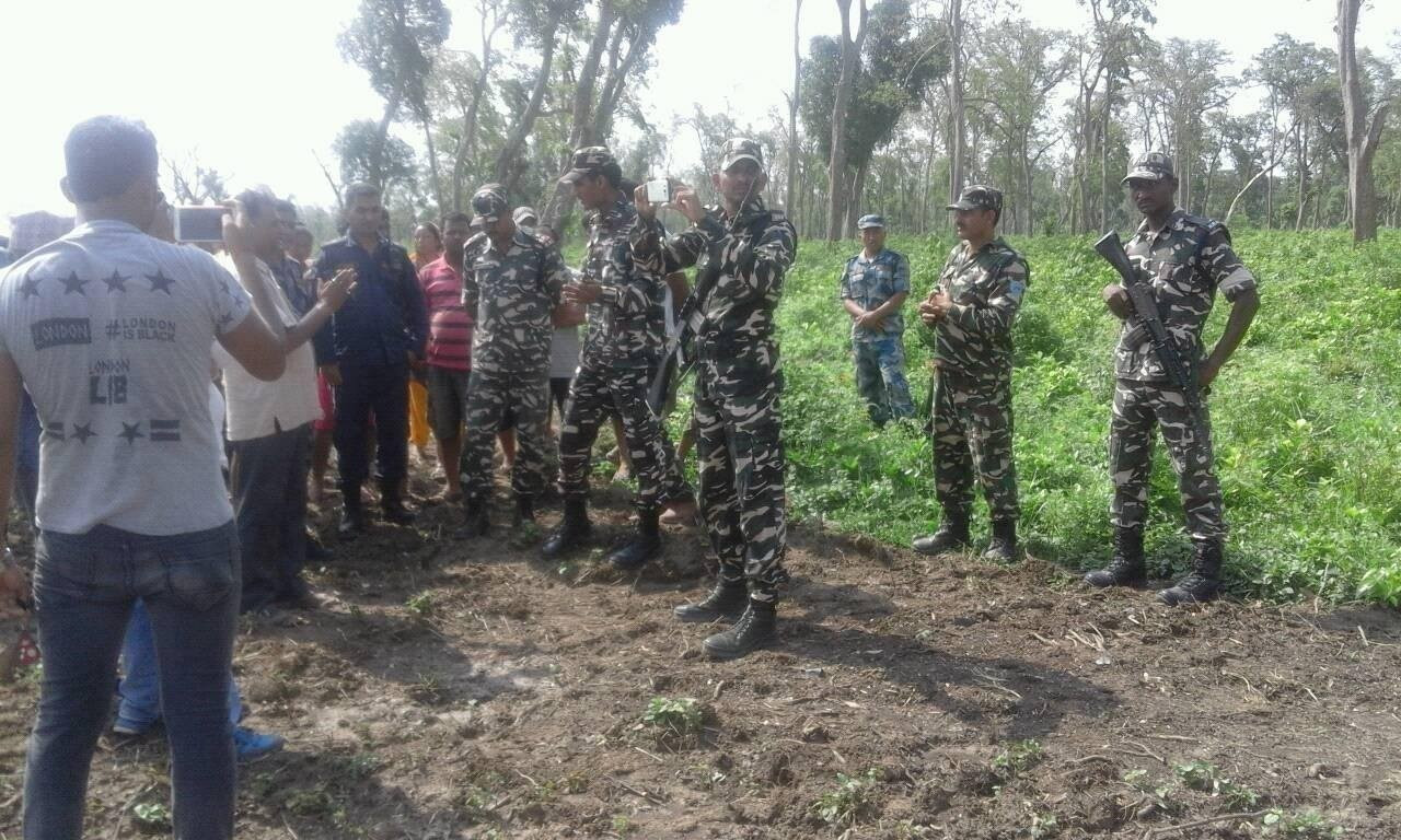 सीमामा एसएसबीको ज्यादती, कतै सडक भत्काउँदै, कतै थुन्दै