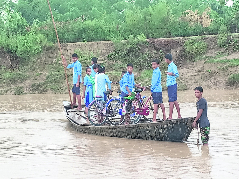 जोखिम र कष्ट झेलेर शिक्षा