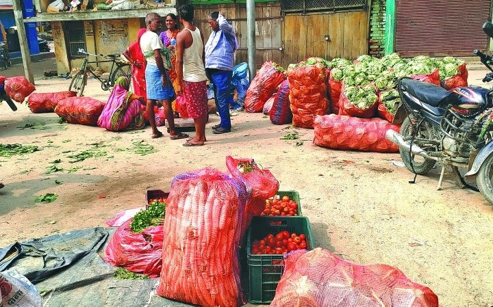 डेलिभरी सेवा प्रदायकको प्रशासनप्रति आक्रोश : संक्रमित परिवार आइसोलेसनमा बस्ने कि तरकारी किन्न जाने ?