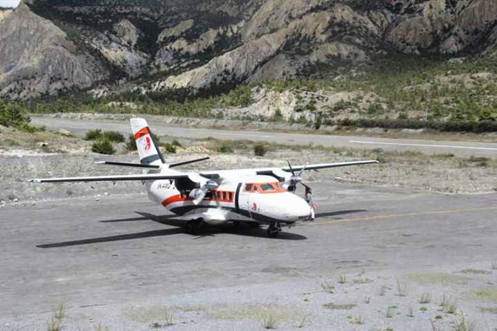 मनाङको हुम्डे विमानस्थलमा ६ वर्षपछि पुग्यो विमान