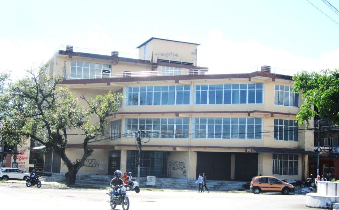नागरिक उड्डयन प्राधिकरणको व्यापारिक भवन जीर्ण बन्दै
