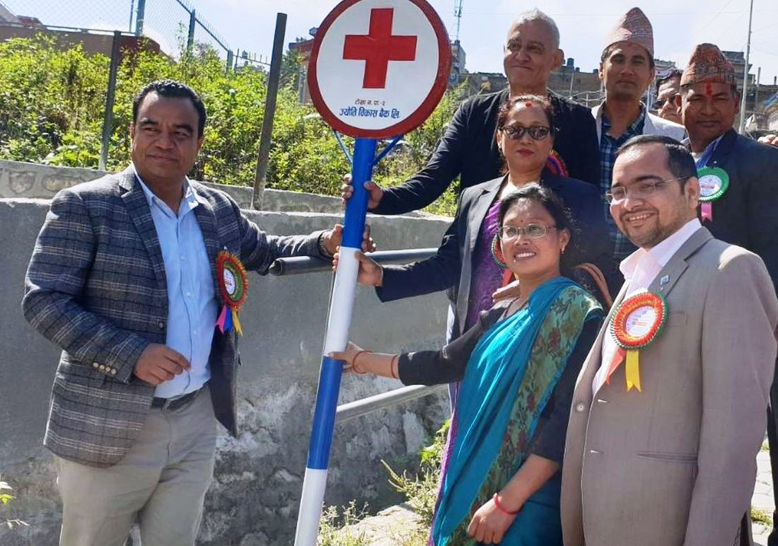 ७० वटा ट्राफिक संकेत चिन्ह राख्न ज्योति विकास बैंकको सहयोग