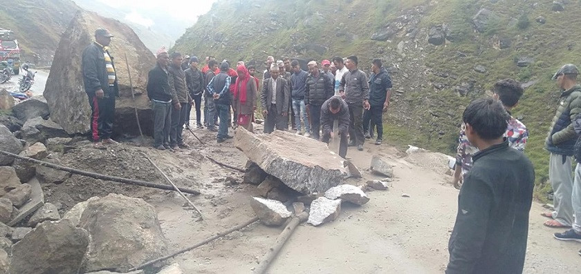 कर्णालीको कहर : दसैंमा सुरक्षित यात्राकै पिरलो