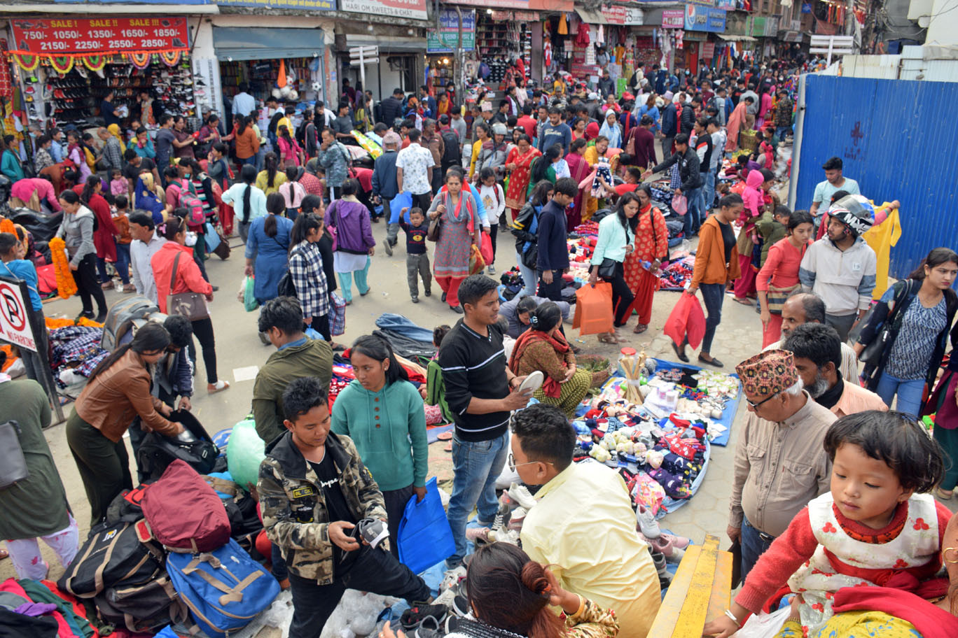 तिहारकाे किनमेलमा कस्सिएकाे काठमाडाैं