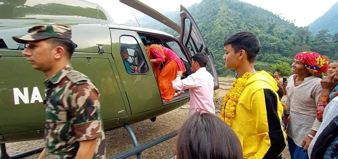सेनाको हेलिकाेप्टरबाट सुत्केरीको उद्धार