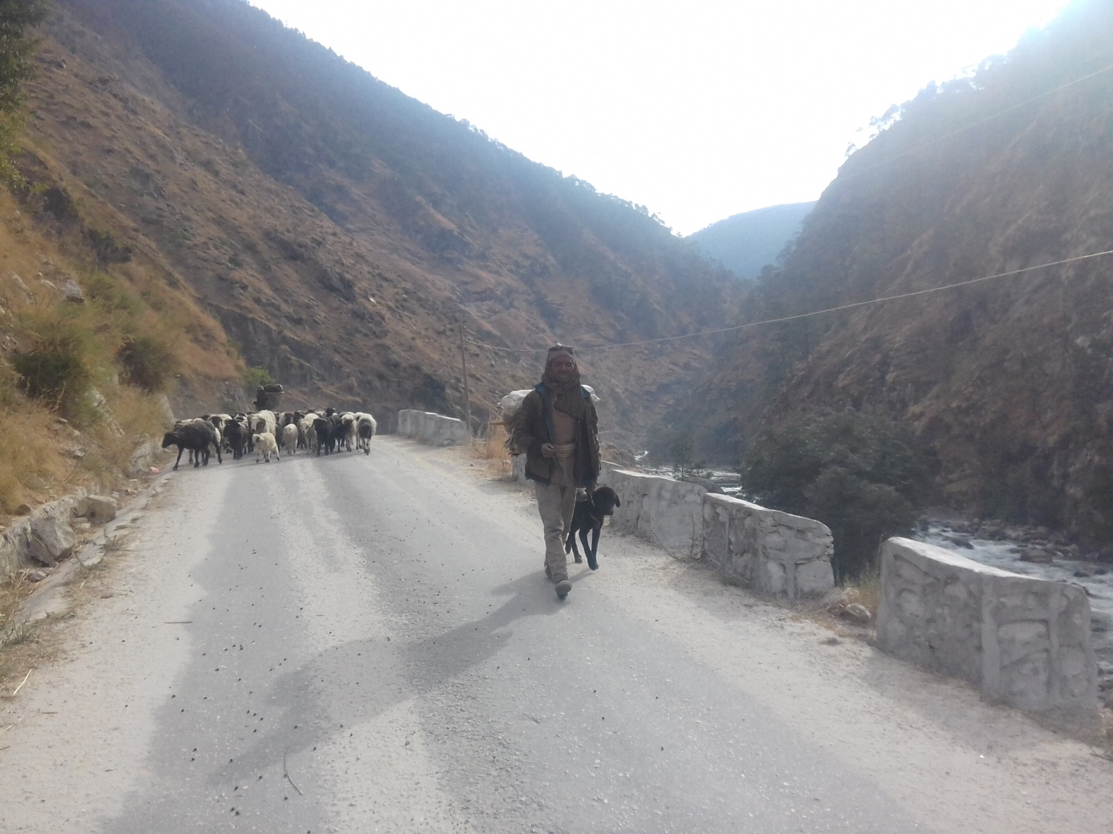 जाडो छल्न वस्तुभाउसहित बेसीतिर