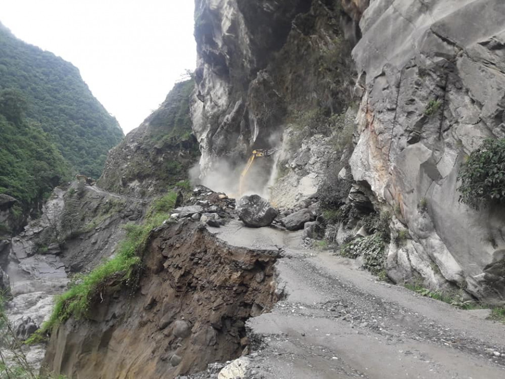जोमसोम–कोरला सडक तीन दिन बन्द हुने, सडक निर्माणको काम हुँदै