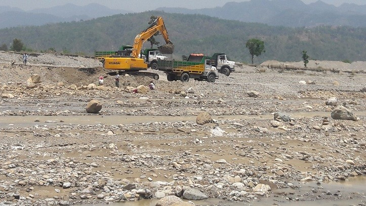 अवैध क्रसर सञ्चालन गर्न मुख्यमन्त्रीको दबाब