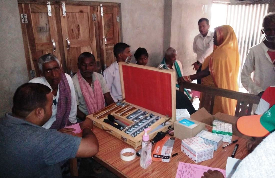 महोत्तरीमा सेञ्चुरी बैंकको निःशुल्क आँखा शिविर