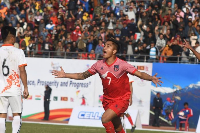 साग फुटबल फाइनलः दोस्रो हाफमा नेपाल २- १ ले अगाडि