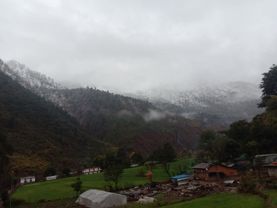 हिमपातले जनजीवन प्रभावित, टेलिफोन र यातायात अवरूद्द