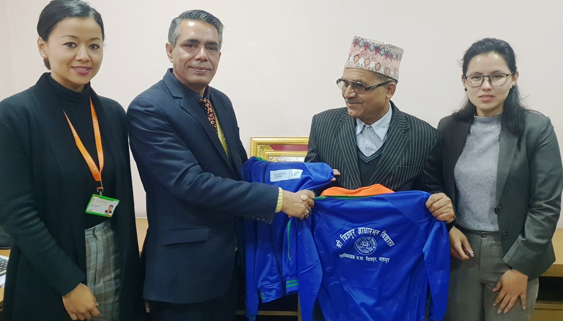 सेञ्चुरी बैंकद्वारा विद्यार्थीलाई न्यानो कपडा सहयोग