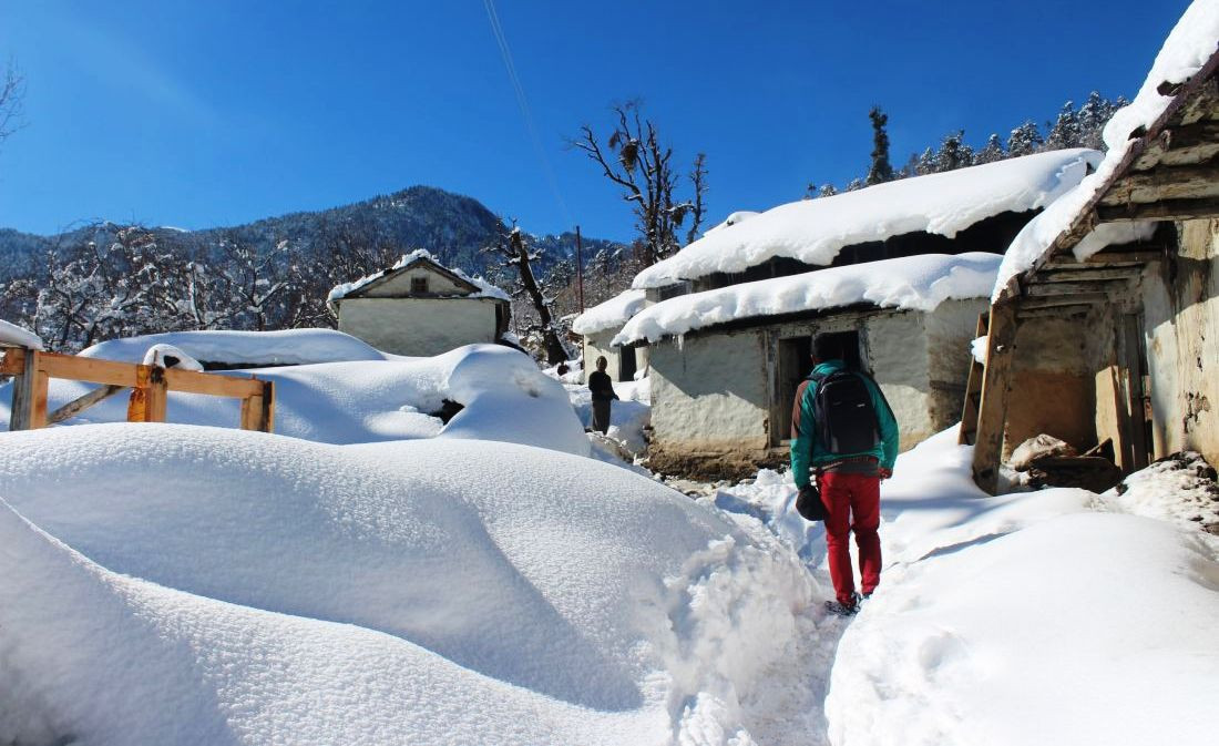 बाह्र वर्षपछिकै ठूलो हिमपातले सुदूरपश्चिमकाे जनजीवन कष्टकर