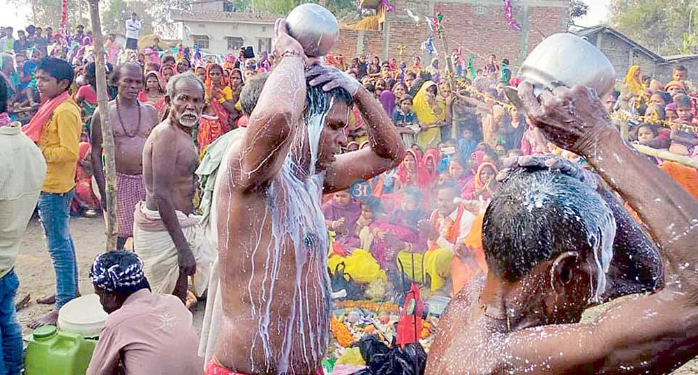 तातो दूध शरीरमा खन्याएर भुइँया पूजा