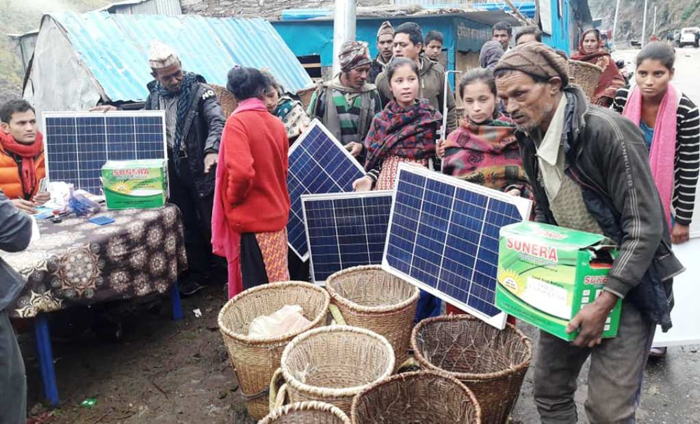 अनुदानमा गाउँपालिकाद्वारा सोलार वितरण