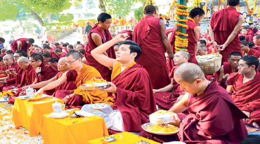 राष्ट्र कल्याणको कामना गर्दै बुद्ध पूजा